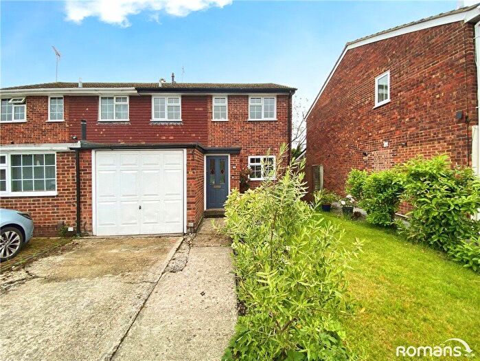 3 Bedroom Semi-Detached House For Sale In Beaulieu Gardens, Blackwater, Camberley, GU17