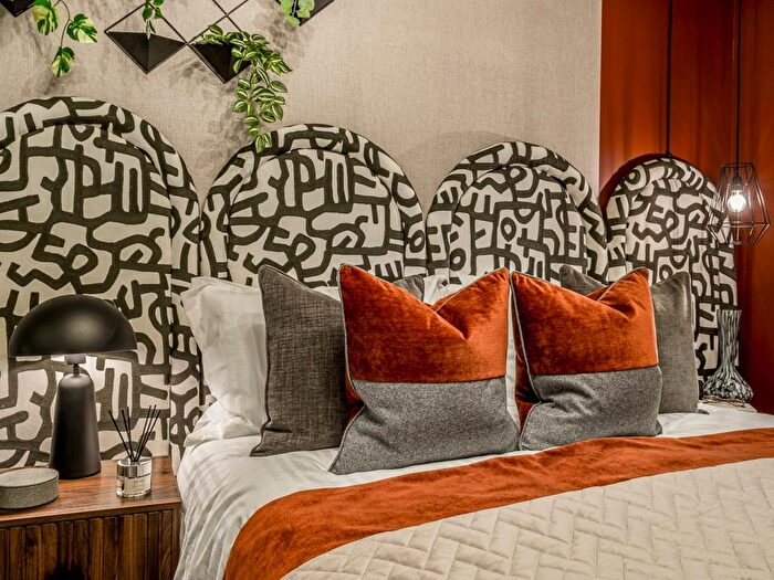 2 Bedroom Flat For Sale In Kent Avenue, Dagenham, RM9