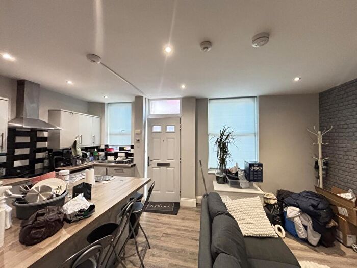 3 Bedroom House To Rent In Thornville Terrace, Leeds, LS6