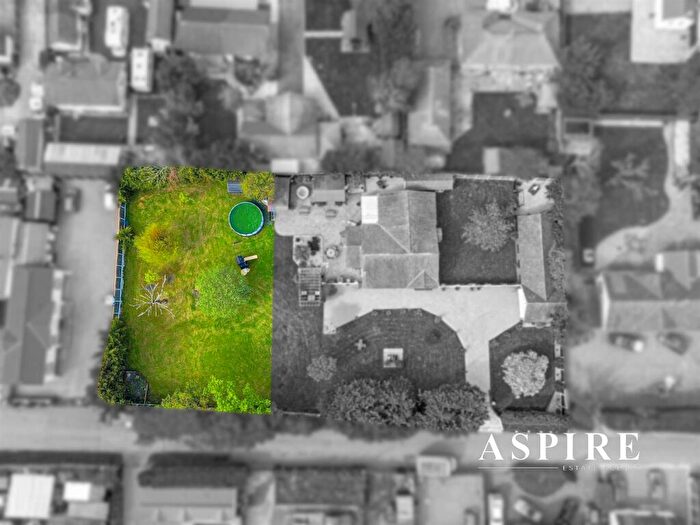 3 Bedroom Detached Bungalow For Sale In Windsor Road, Basildon, SS13