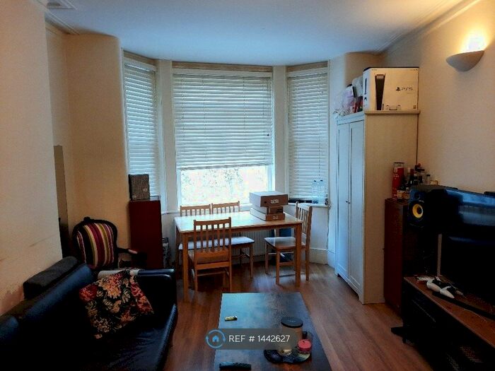 1 Bedroom Flat To Rent In Worcester House, London, N1