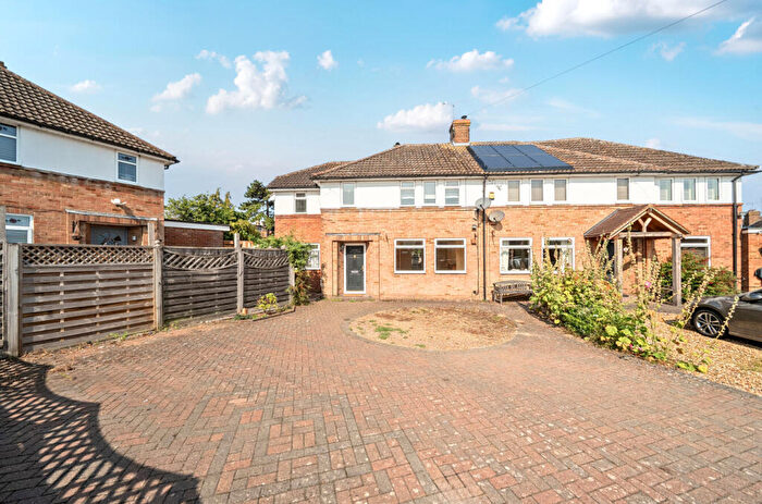 4 Bedroom Semi-Detached House For Sale In Chiltern Avenue, Edlesborough, Dunstable, LU6