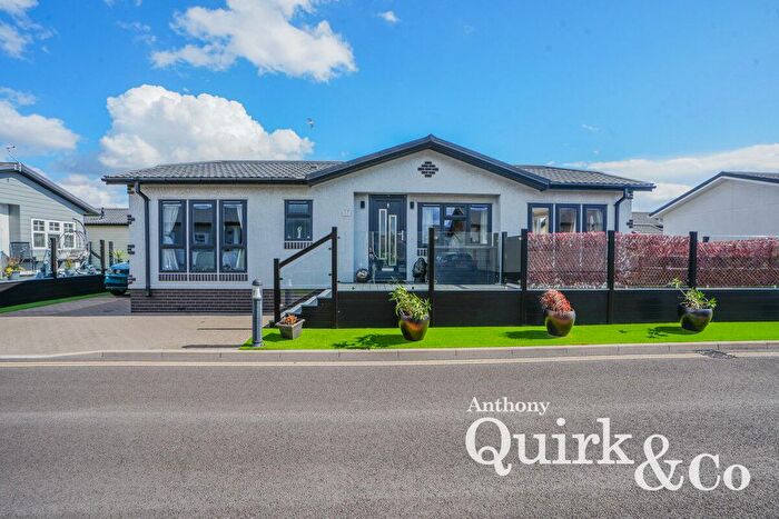 2 Bedroom Mobile/park Home For Sale In Bay Beach Road, Canvey Island, SS8