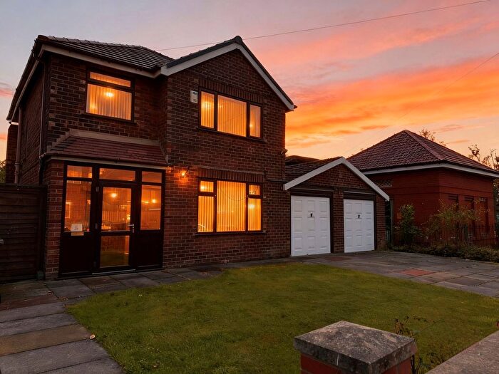 3 Bedroom Detached House For Sale In Delamere Road, Denton, Manchester, M34