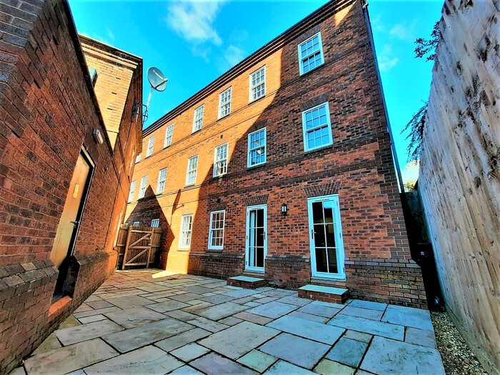 2 Bedroom Flat To Rent In St. John Street, Lichfield, WS13