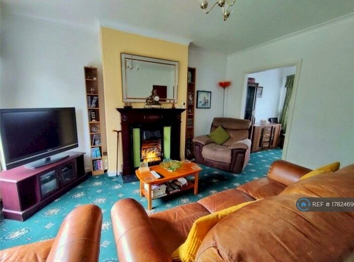 3 Bedroom Terraced House To Rent In Victoria Street, Chadderton, Oldham, OL9