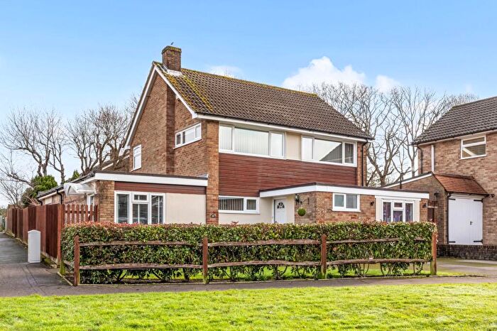 4 Bedroom Detached House For Sale In Farhalls Crescent, Horsham, RH12