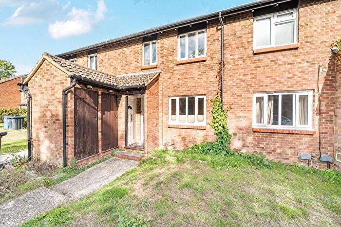 1 Bedroom Flat To Rent In Selby Walk, Woking, GU21