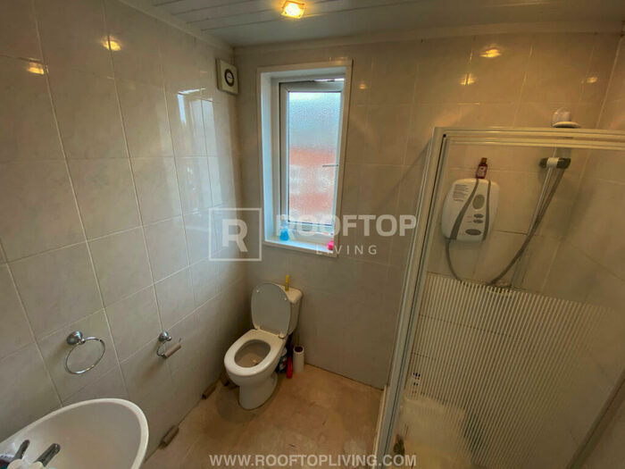 8 Bedroom House To Rent In Mayville Avenue, Leeds, LS6
