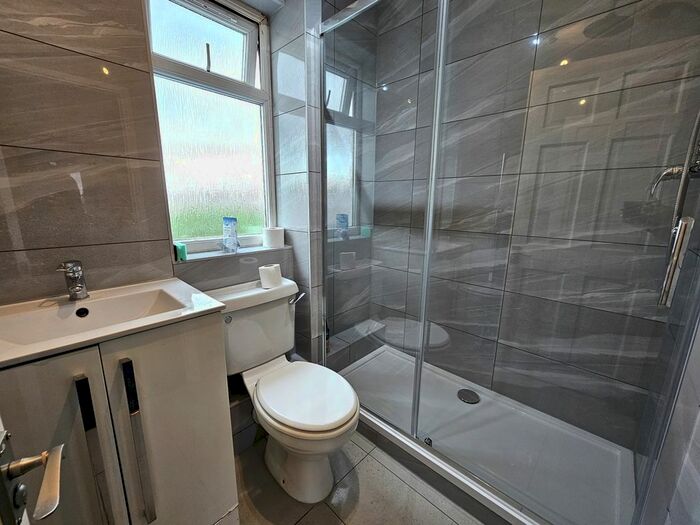 1 Bedroom Maisonette To Rent In Bilton Road, Perivale, Greenford, UB6