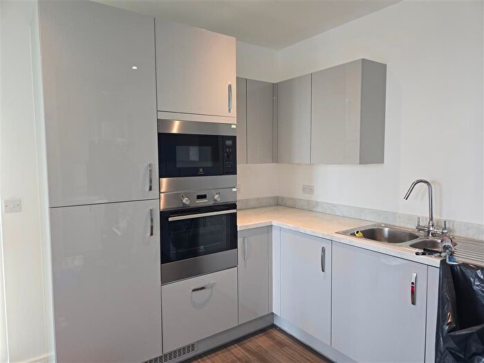 2 Bedroom Flat To Rent In Bollo Lane, London, W3