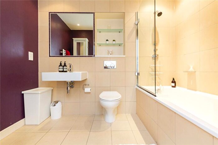 2 Bedroom Apartment To Rent In Joiners Yard, London, N1