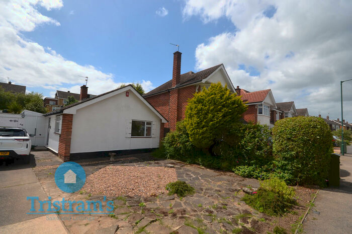 2 Bedroom Detached Bungalow To Rent In Ashchurch Drive, Nottingham, NG8