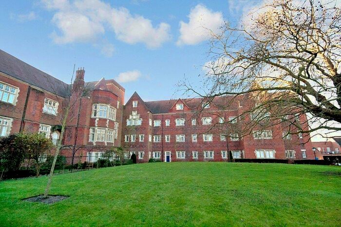2 Bedroom Apartment To Rent In The Galleries, Brentwood, Essex, CM14