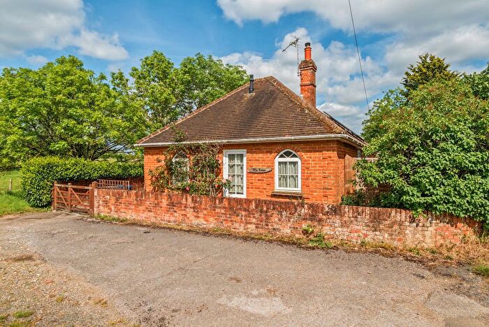 2 Bedroom Bungalow For Sale In Guildford Road, Farnham, GU10