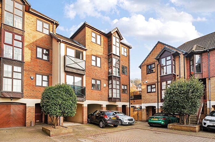 1 Bedroom Flat To Rent In Hathaway Court, Esplanade, Rochester, Kent., ME1