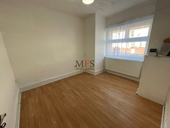 3 Bedroom End Terrace House For Sale In Clarence Street, Southall, UB2