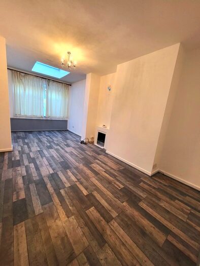 4 Bedroom Semi-Detached House To Rent In Carnforth Road, Heaton Chapel, Stockport, SK4