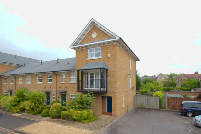 5 Bedroom Town House To Rent In Reliance Way, OX4