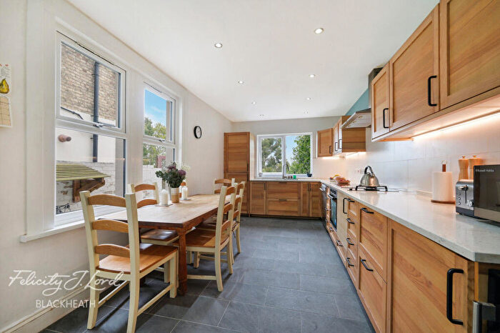 4 Bedroom End Of Terrace House For Sale In Nithdale Road, London, SE18