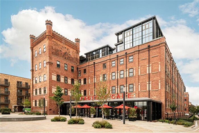 2 Bedroom Apartment To Rent In Memorial Avenue, Slough, Berkshire, SL1