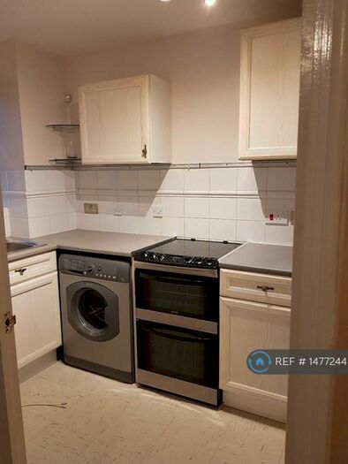 1 Bedroom Flat To Rent In Lovegrove Drive, Burnham, SL2