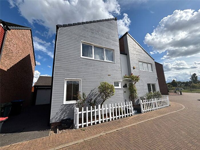 4 Bedroom Detached House For Sale In Southwold Crescent, Broughton, Milton Keynes, Buckinghamshire, MK10