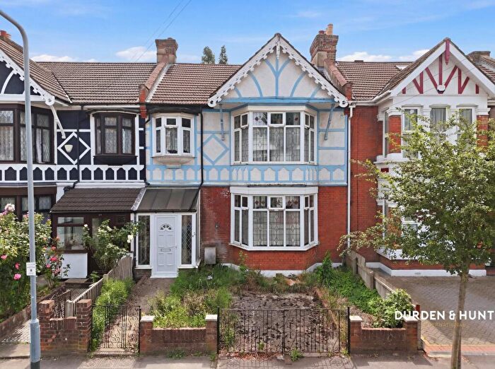 4 Bedroom Terraced House For Sale In Clarendon Gardens, Ilford, IG1
