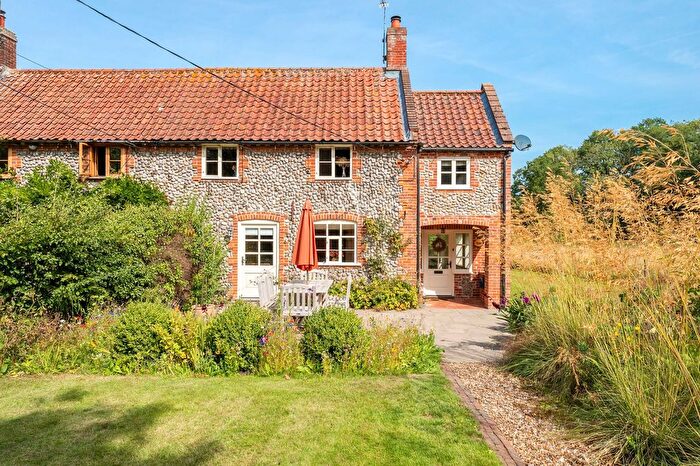 3 Bedroom Cottage For Sale In The Street, Bessingham, NR11