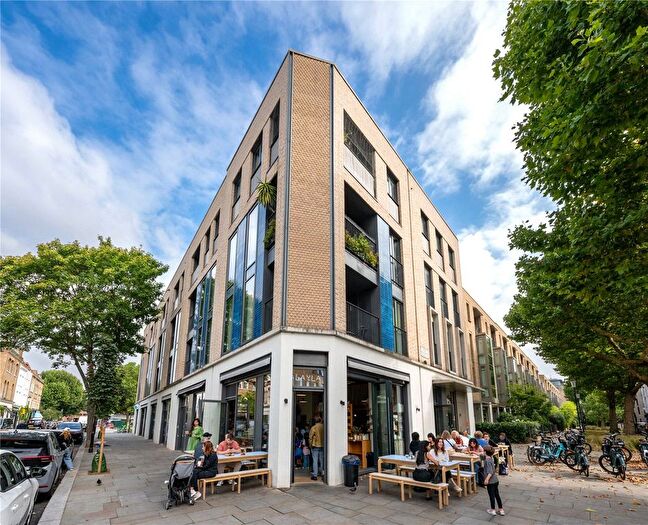 1 Bedroom Flat For Sale In Portobello Square, Murchison Gardens, London, W10