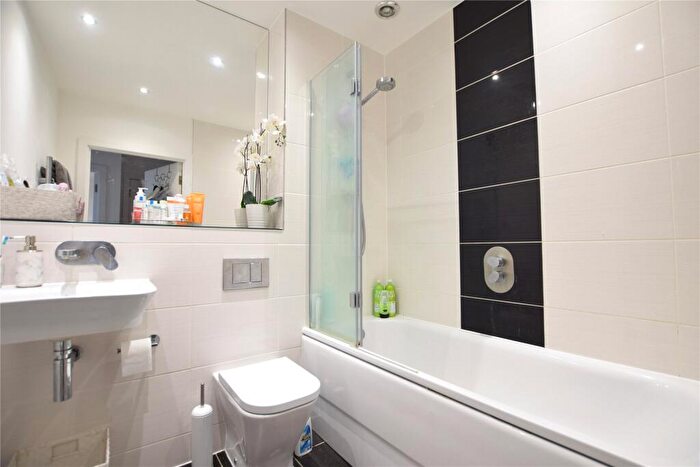 1 Bedroom Apartment To Rent In Cygnet House, Drake Way, Reading, Berkshire, RG2