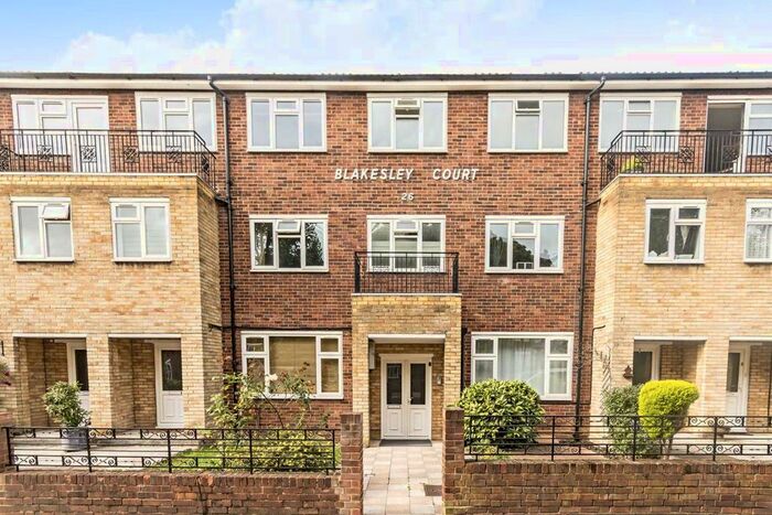 2 Bedroom Flat To Rent In Blakesley Avenue, London, W5