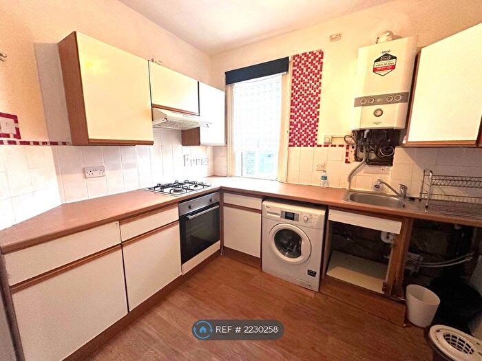 3 Bedroom Flat To Rent In Greenwich, London, SE10
