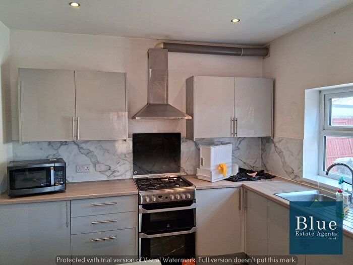 4 Bedroom Bungalow To Rent In Sunnycroft Road, Hounslow, TW3