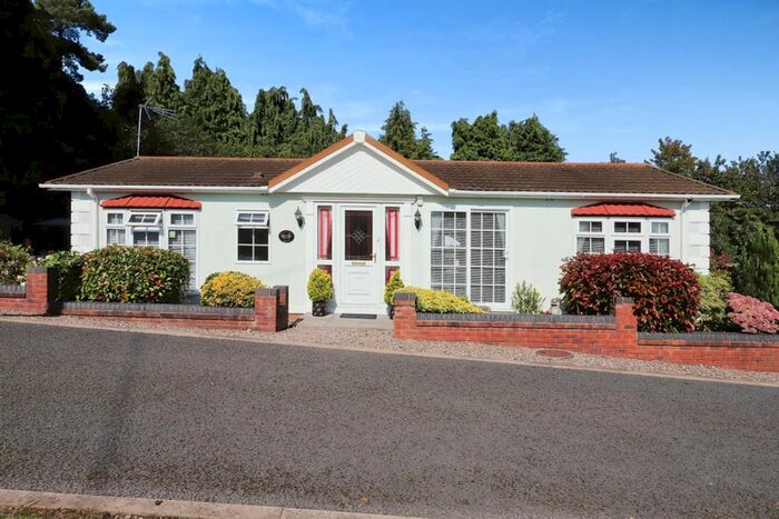 2 Bedroom Mobile/park Home For Sale In Pool Lane, Clows Top, Kidderminster, DY14