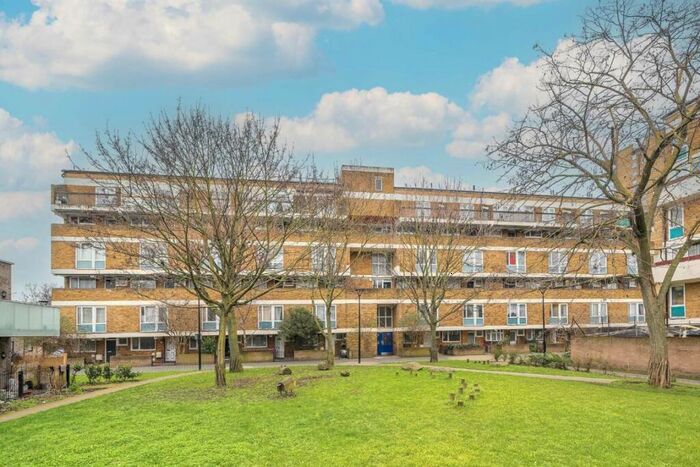 4 Bedroom Flat To Rent In Hitchin Square, Bow, E3