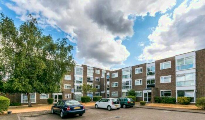 2 Bedroom Flat To Rent In The Squirrels, Belmont Hill, London SE13