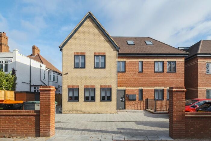 3 Bedroom Flat To Rent In Gunnersbury Avenue, London, W5