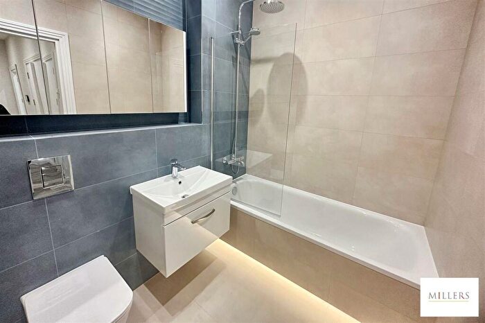 1 Bedroom Flat To Rent In Merlin House, Bakers Lane, Epping, CM16