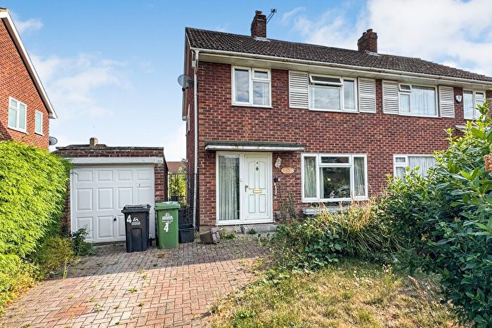 3 Bedroom Semi-Detached House For Sale In Field Way, Hoddesdon, EN11