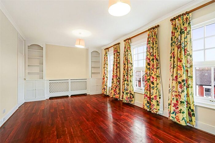 3 Bedroom Flat To Rent In Garratt Lane, London, SW18