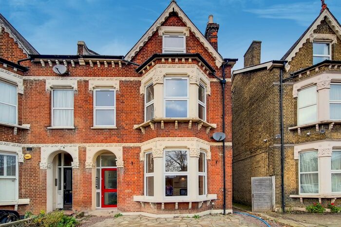 3 Bedroom Flat To Rent In Morland Road, London CR0