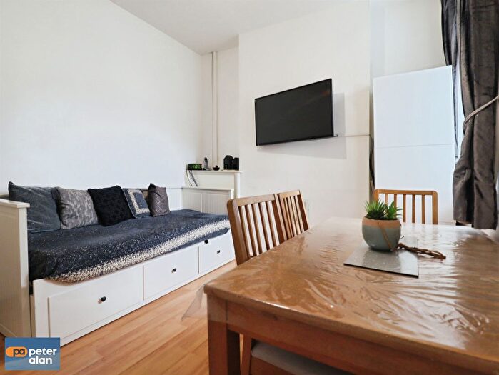 2 Bedroom Terraced House For Sale In Craddock Street, Cardiff, CF11