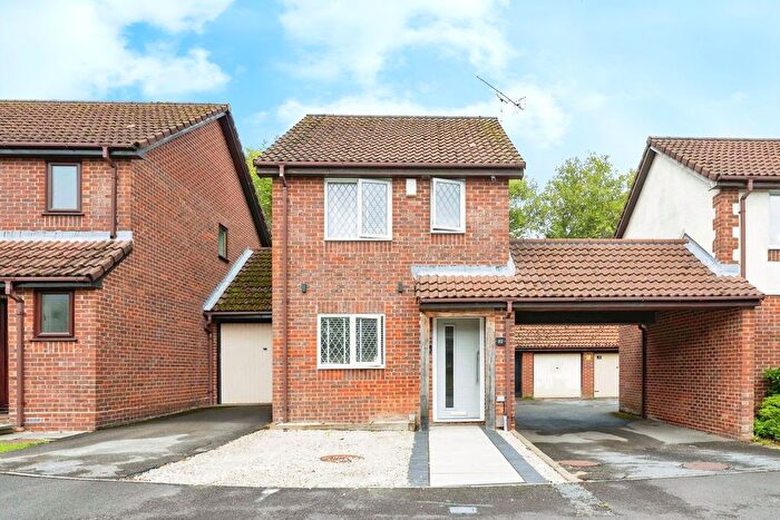 2 Bedroom Link Detached House To Rent In Stirling Crescent, Hedge End, Southampton, SO30