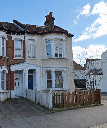 2 Bedroom Flat To Rent In Lucerne Road, Thornton Heath, CR7