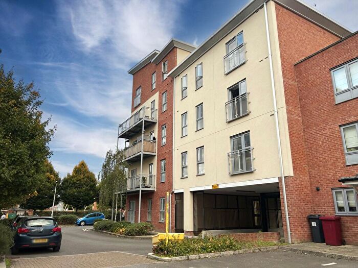 2 Bedroom Apartment To Rent In Evesham House, Battle Square, Reading, Berkshire, RG30