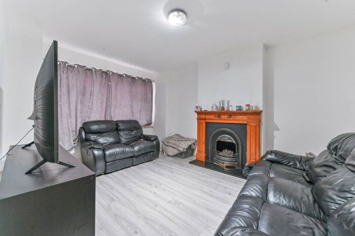 4 Bedroom Terraced House For Sale In Woodcroft Road, Croydon, Thornton Heath, CR7