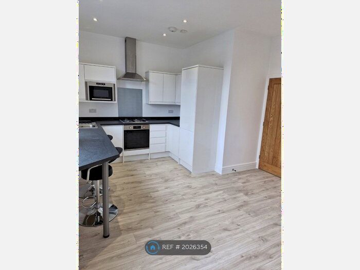 2 Bedroom Flat To Rent In The Street, Tongham, GU10