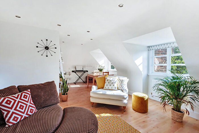 2 Bedroom Apartment To Rent In Lyttelton Road, Hampstead Garden Suburb, N2