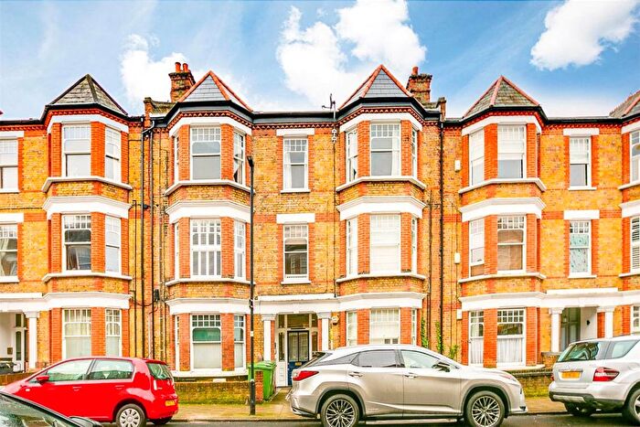 2 Bedroom Flat To Rent In Elmhurst Mansions, London, SW4